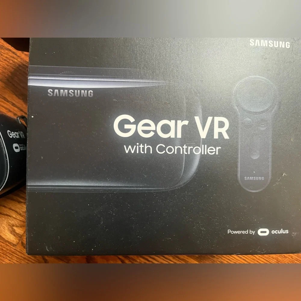 Black SAMSUNG Gear VR w/Controller (never used)